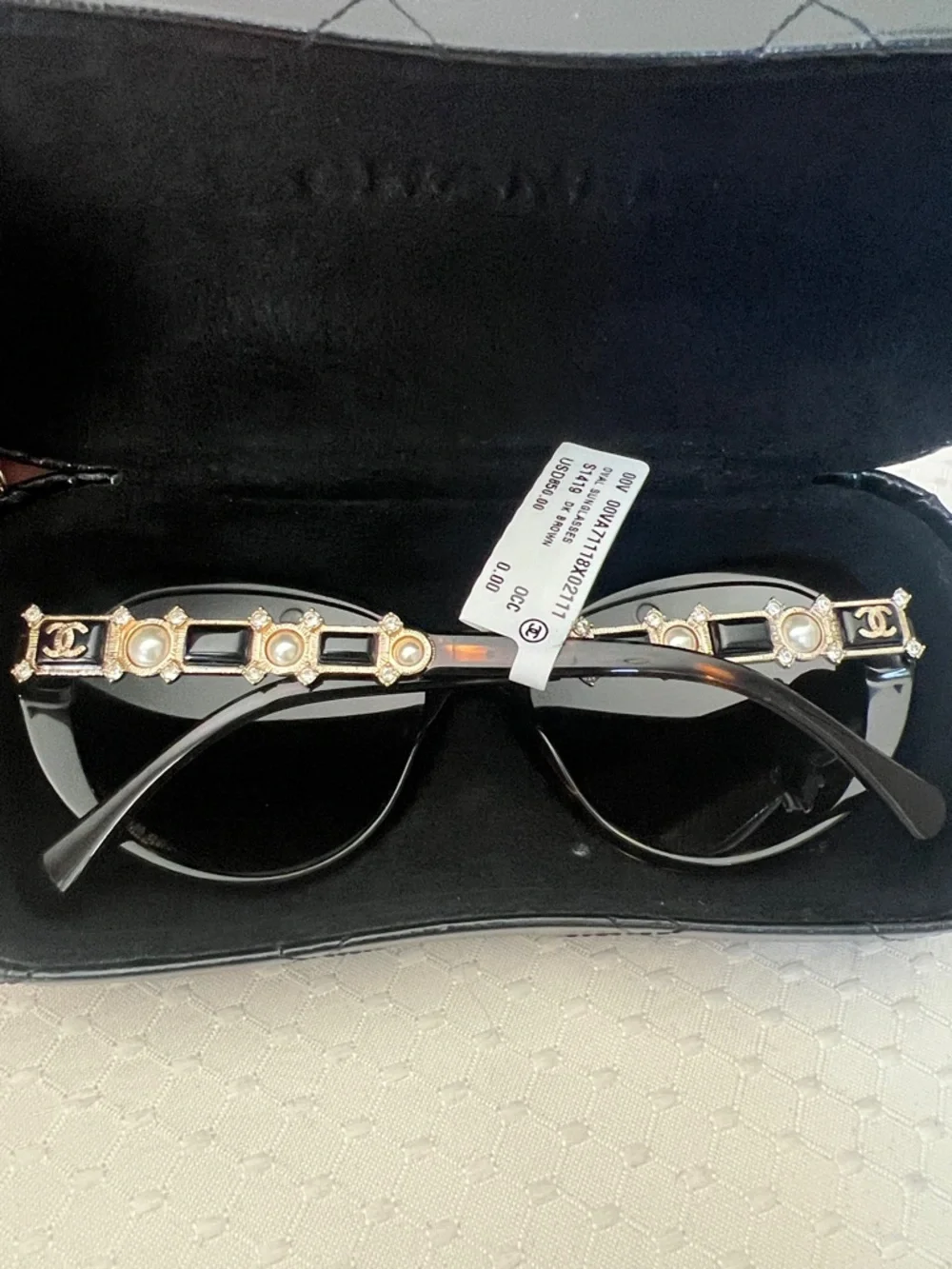 CHANEL Tortoiseshell Sunglasses with Brown Gradient Lenses - Picture 8 of 9